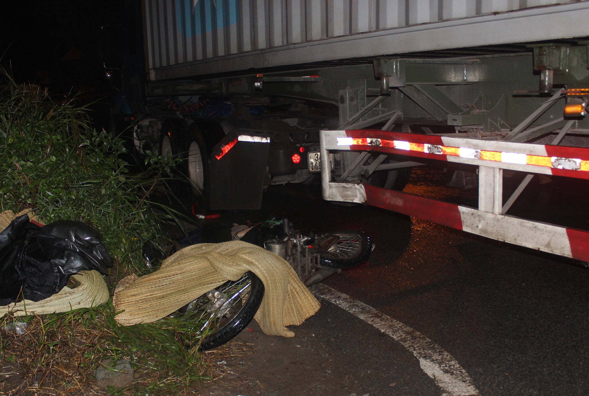 Xe dau keo tong chet co gai cung me chong tuong lai hinh anh