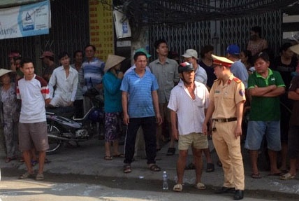 Xe tai can chet nam thanh nien o Sai Gon hinh anh