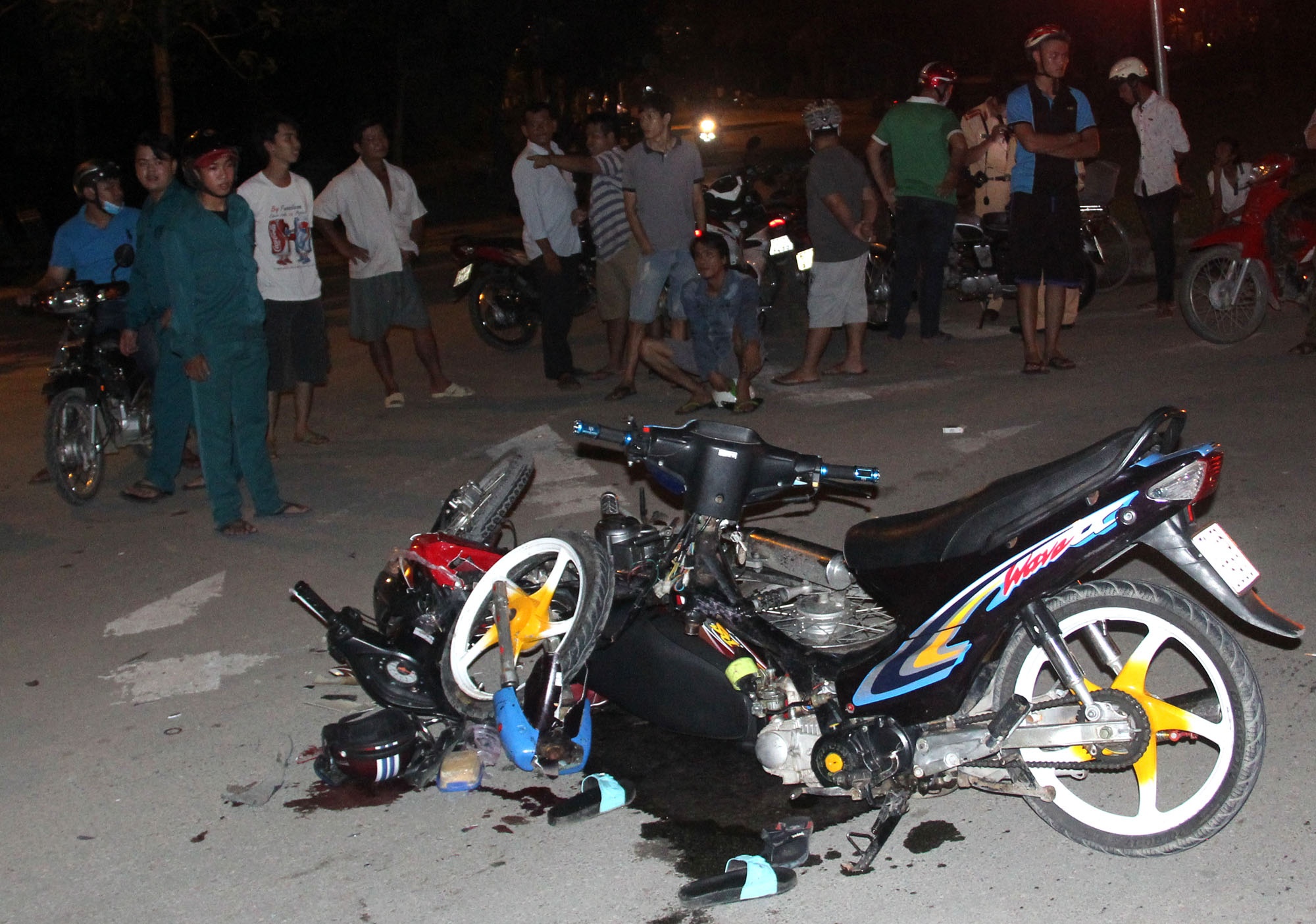 2 xe máy đối đầu ở sài gòn ảnh 1 2 xe may doi dau o sai gon anh 1