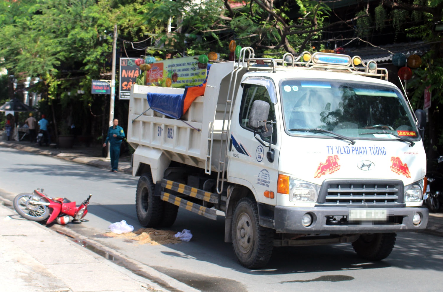 xe ben cán chết người ở sài gòn ảnh 1 xe ben can chet nguoi o sai gon anh 1