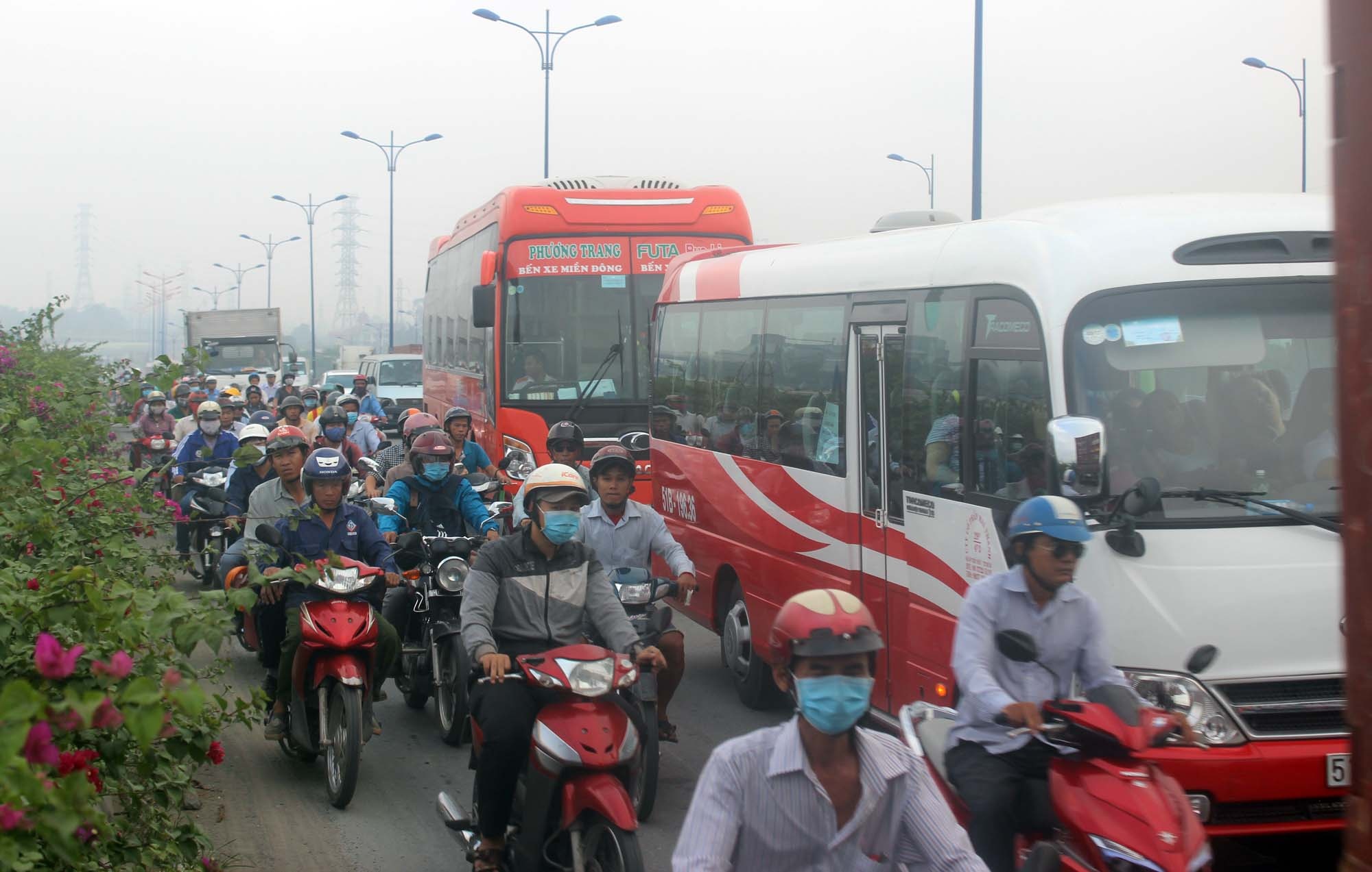 3 xe buyt tong nhau lien hoan anh 2