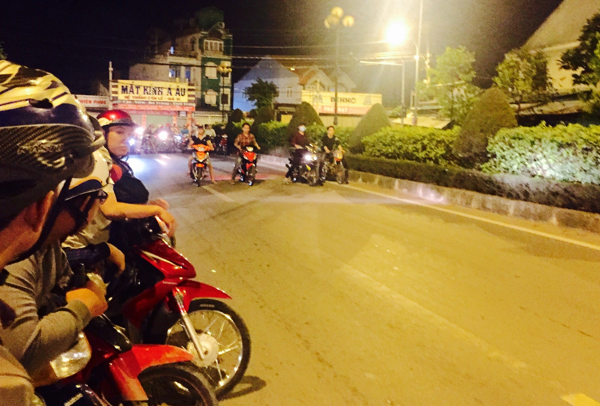 Quai xe quay tung nhieu quan, huyen ngoai o Sai Gon hinh anh