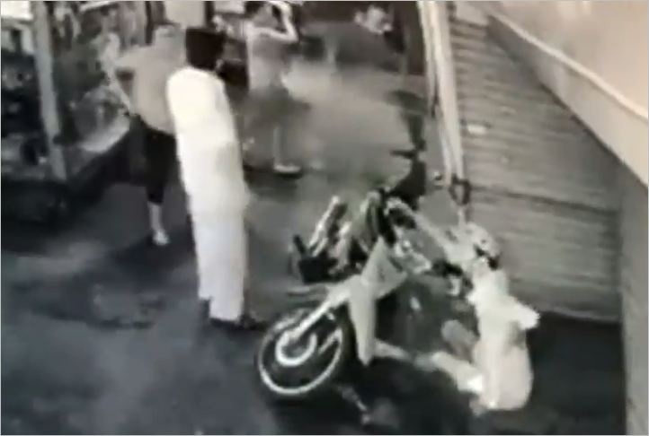 dam nguoi sau va cham giao thong anh 1