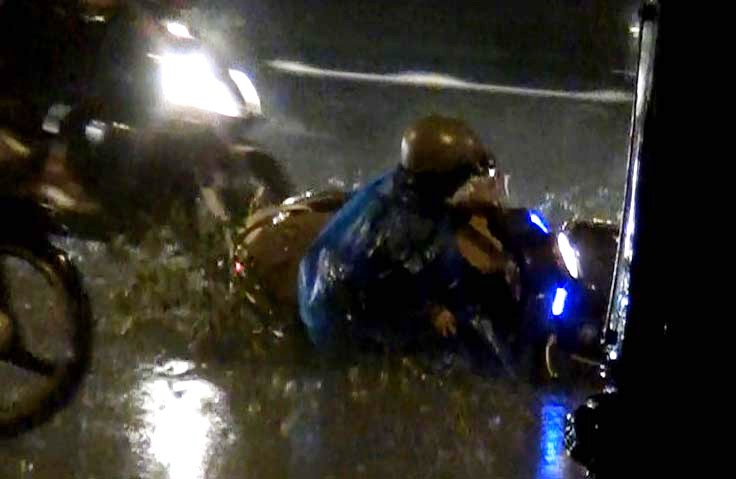 nhiều người sụp hố ở sài gòn ảnh 1 nhieu nguoi sup ho o sai gon anh 1