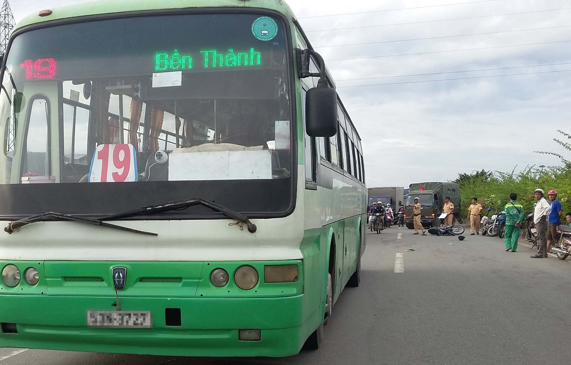 Va cham xe buyt o Sai Gon, mot phu nu tu vong hinh anh