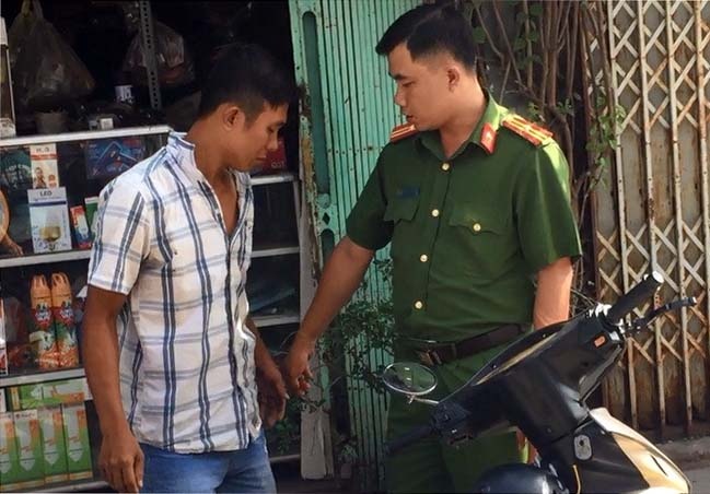 Pho truong cong an phuong duoi bat cuop o Sai Gon hinh anh