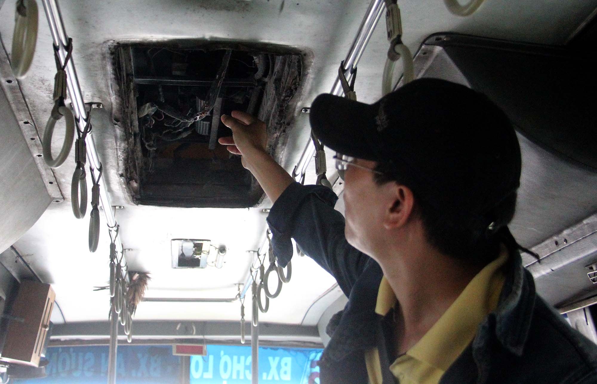 xe buyt boc chay o sai gon anh 2