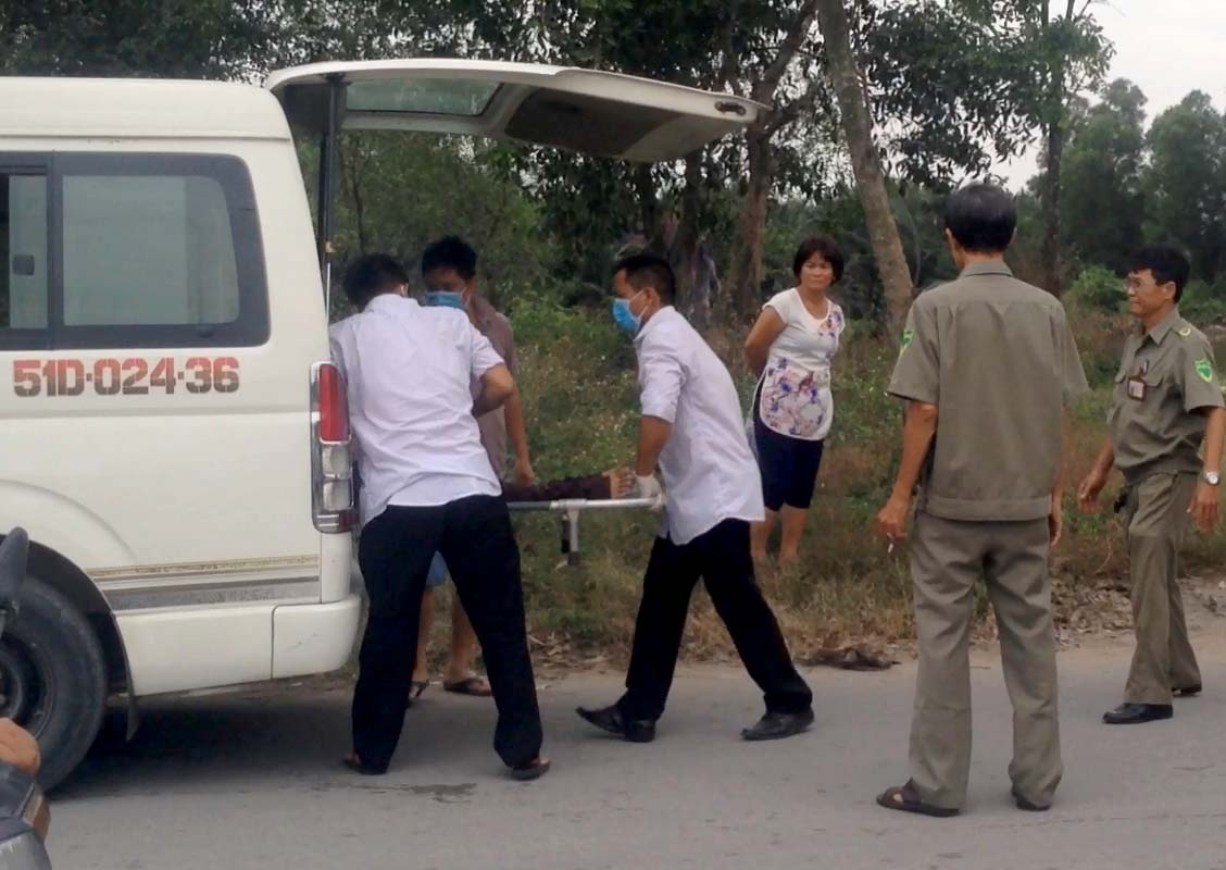 thanh niên tử vong trong bãi cỏ ảnh 1 thanh nien tu vong trong bai co anh 1