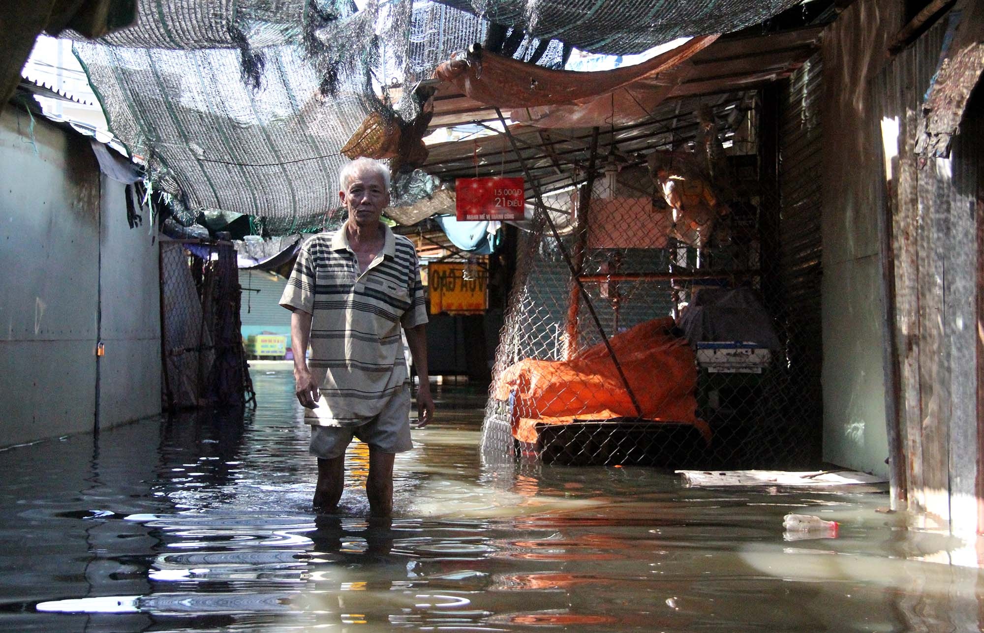 tieu thuong khon kho vi bung nap cong anh 9