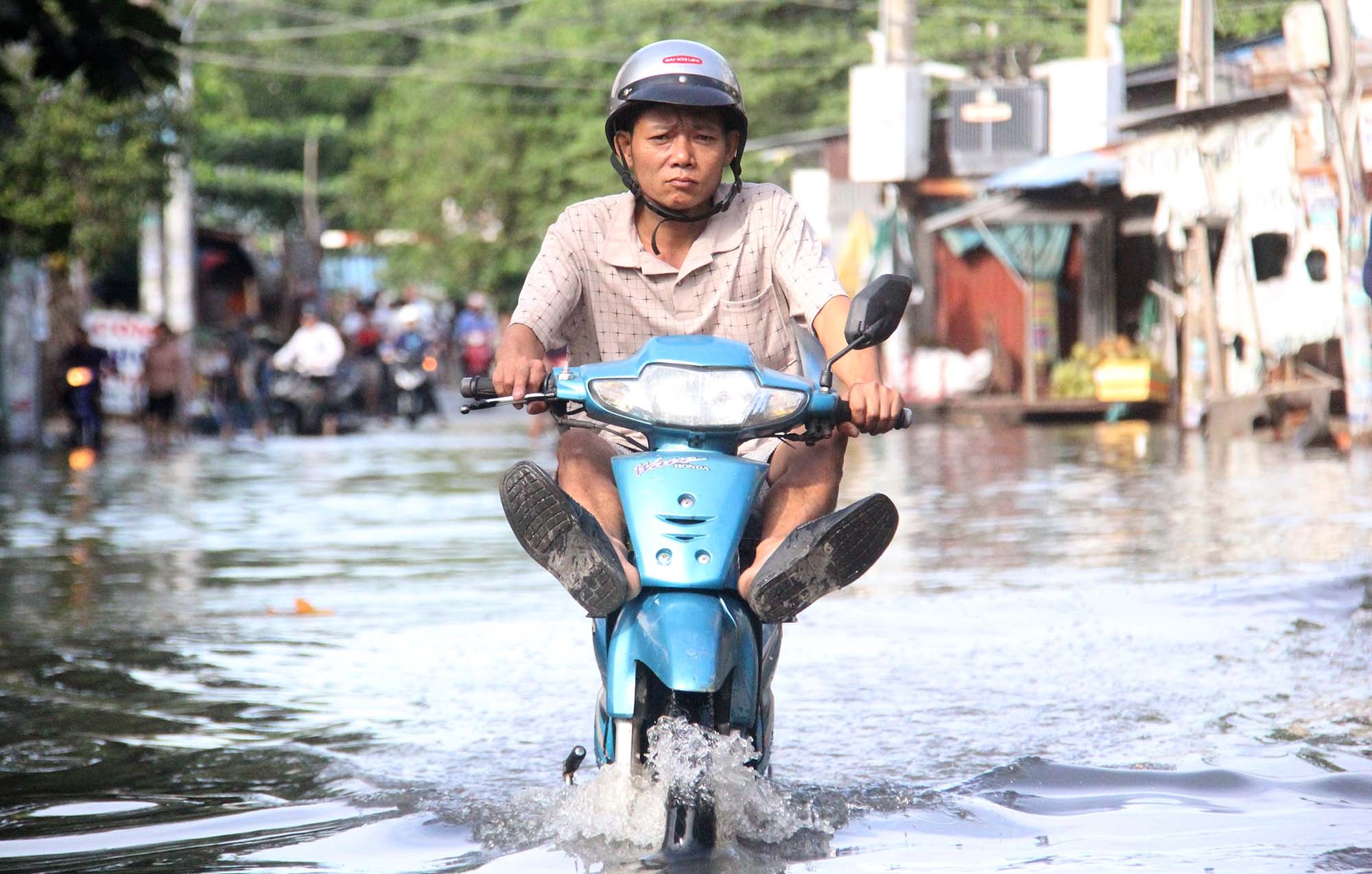 tieu thuong khon kho vi bung nap cong anh 1