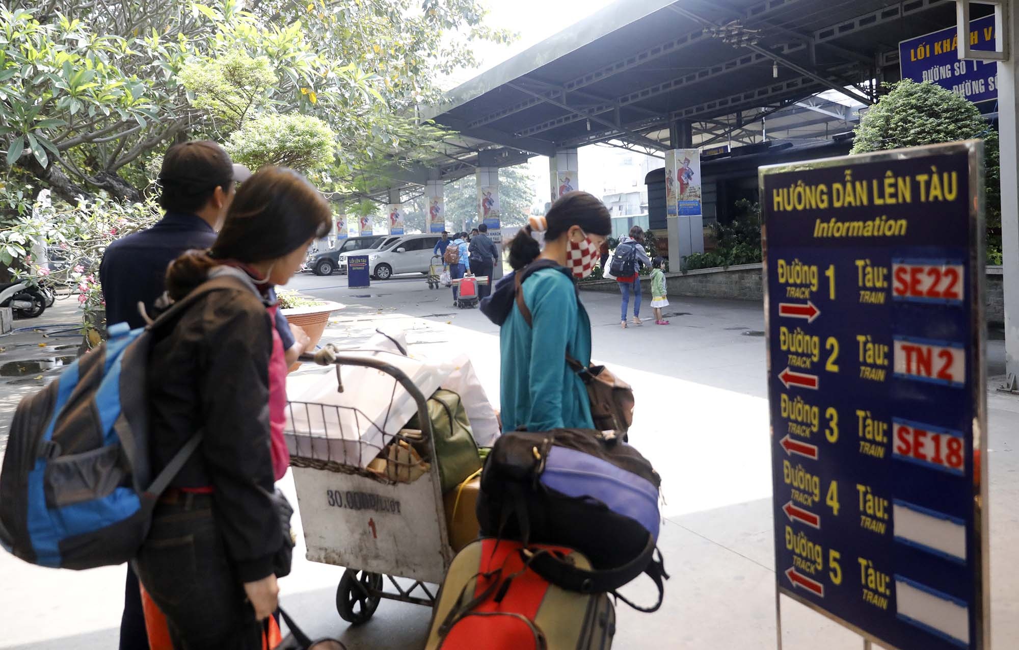 co gai tre gio tau vi ket xe anh 6