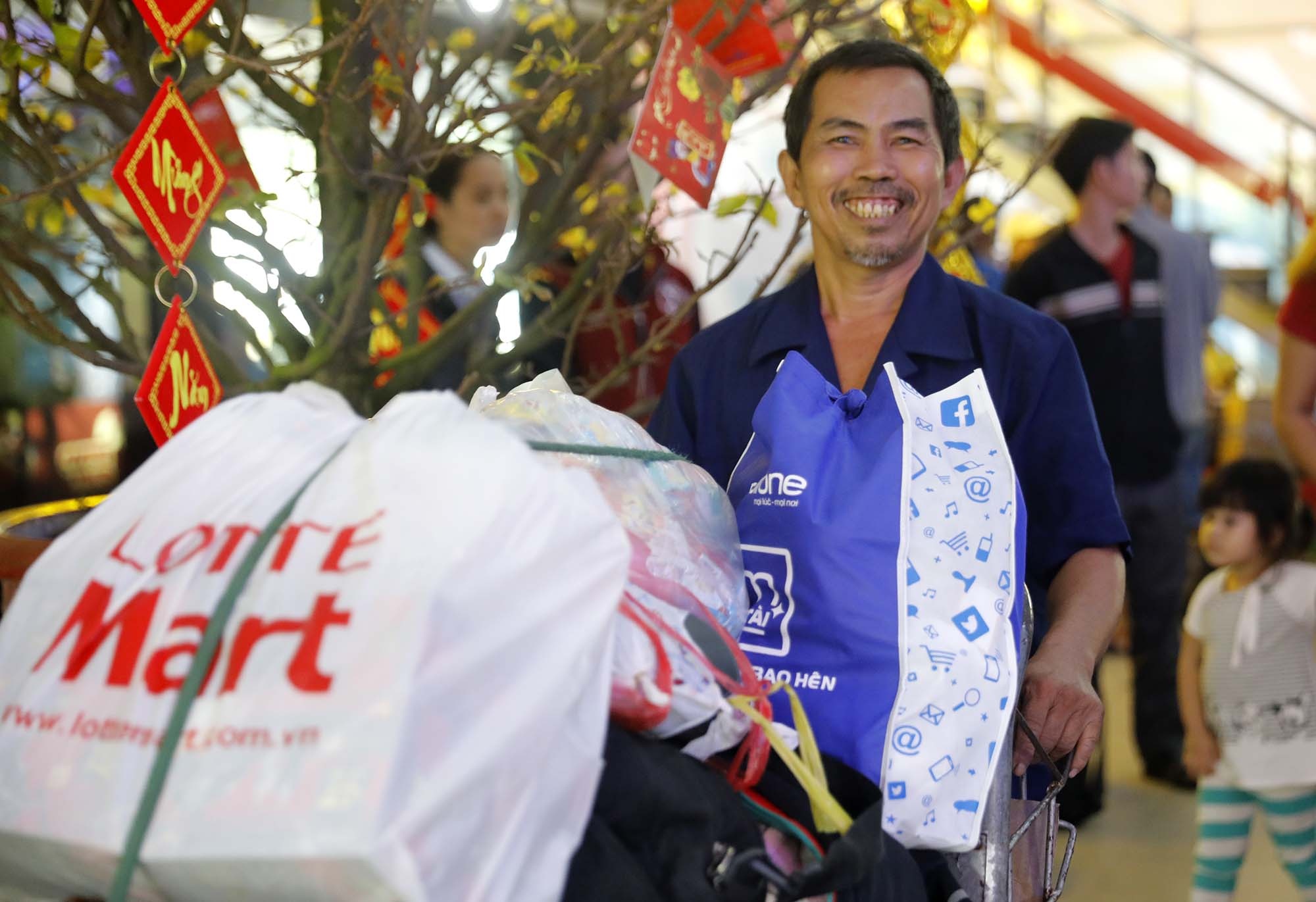 co gai tre gio tau vi ket xe anh 5