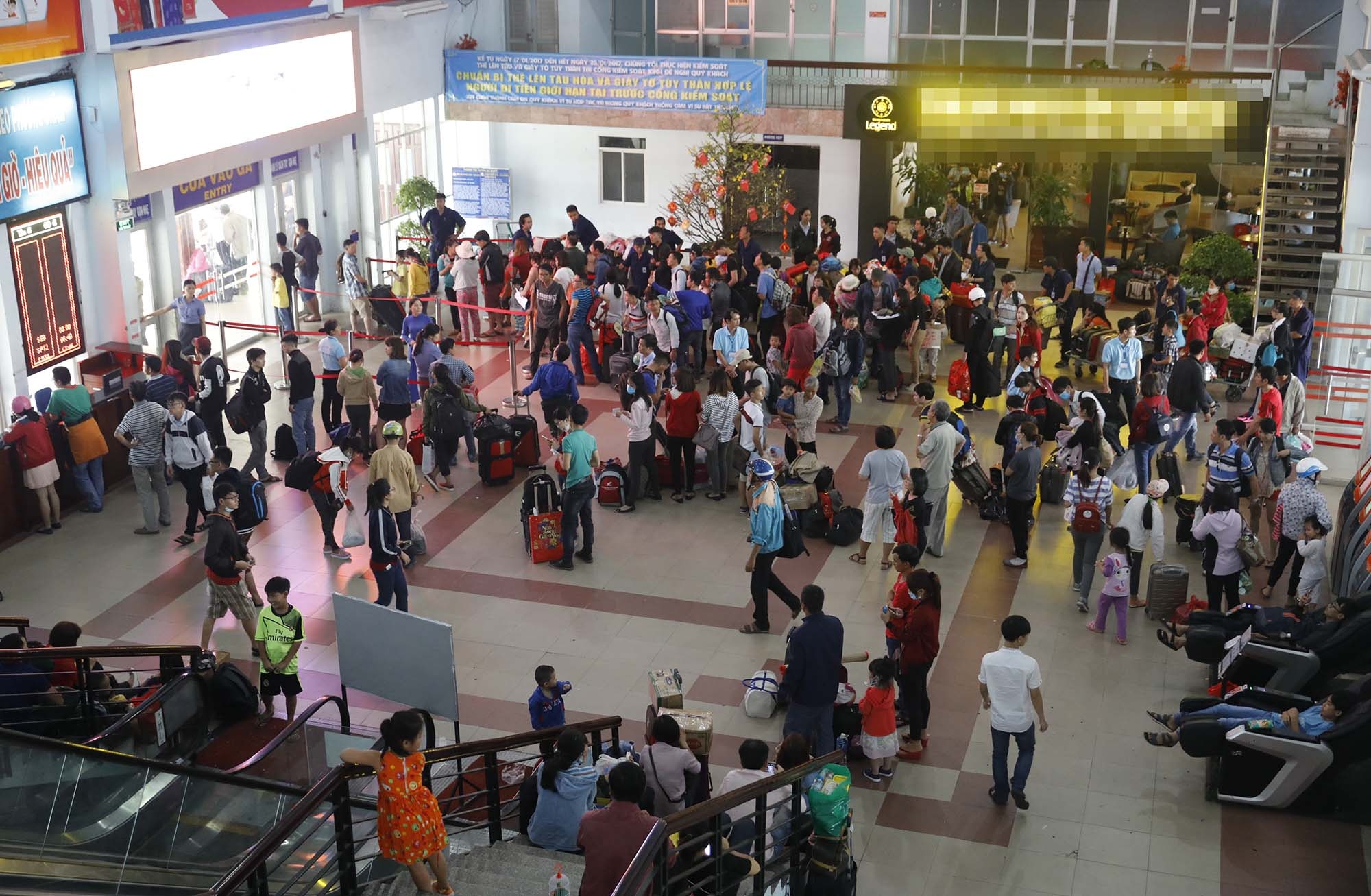 co gai tre gio tau vi ket xe anh 14