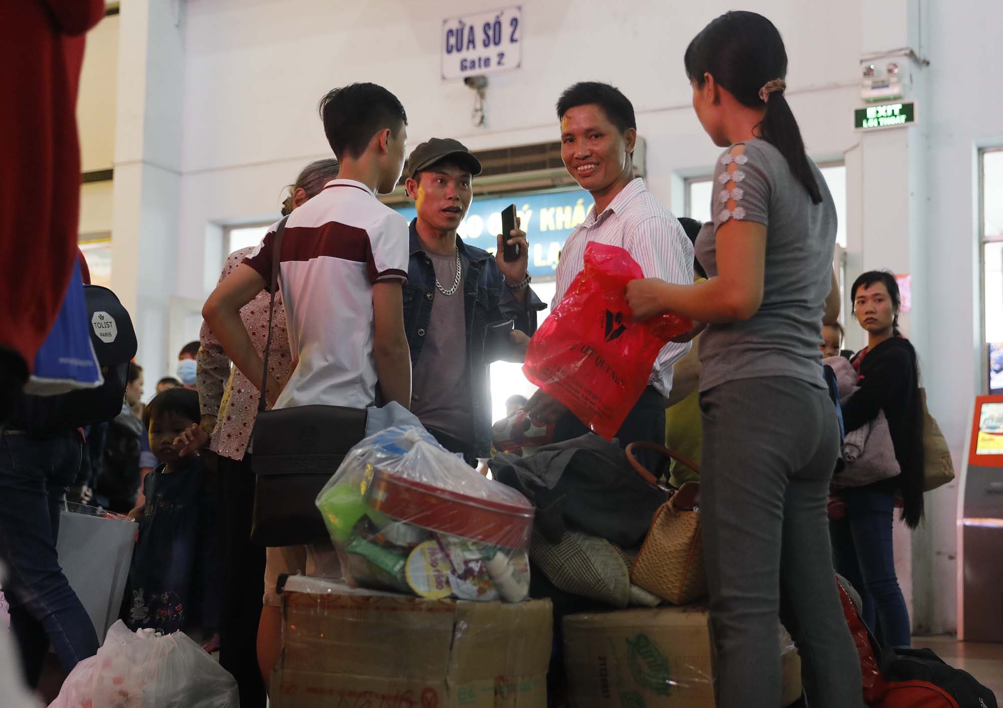 co gai tre gio tau vi ket xe anh 2