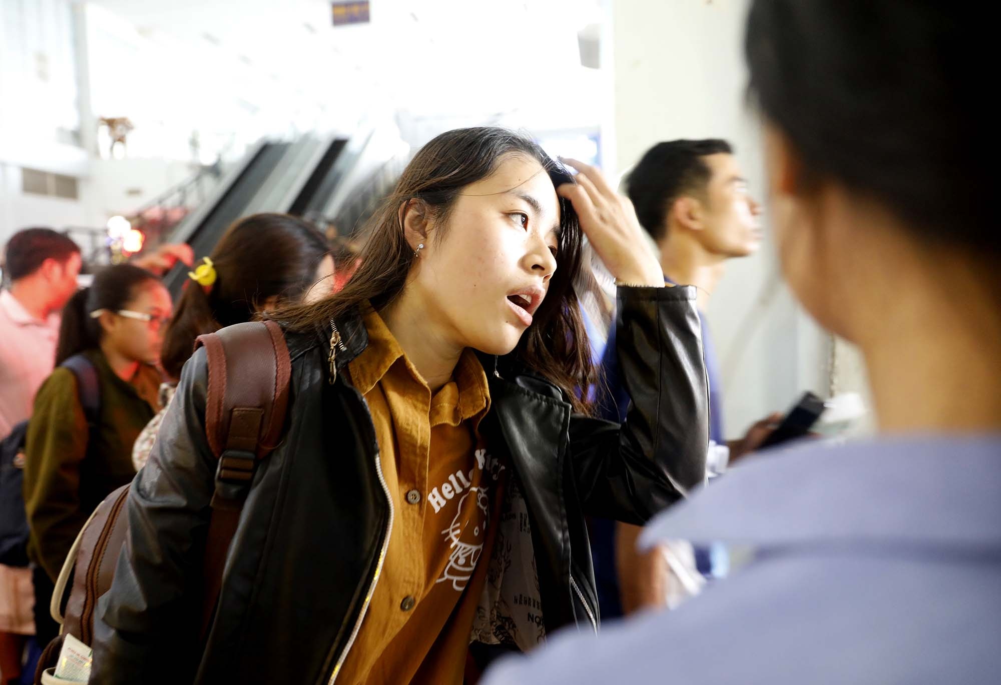 Co gai tre gio tau chay vi ket xe o Sai Gon hinh anh