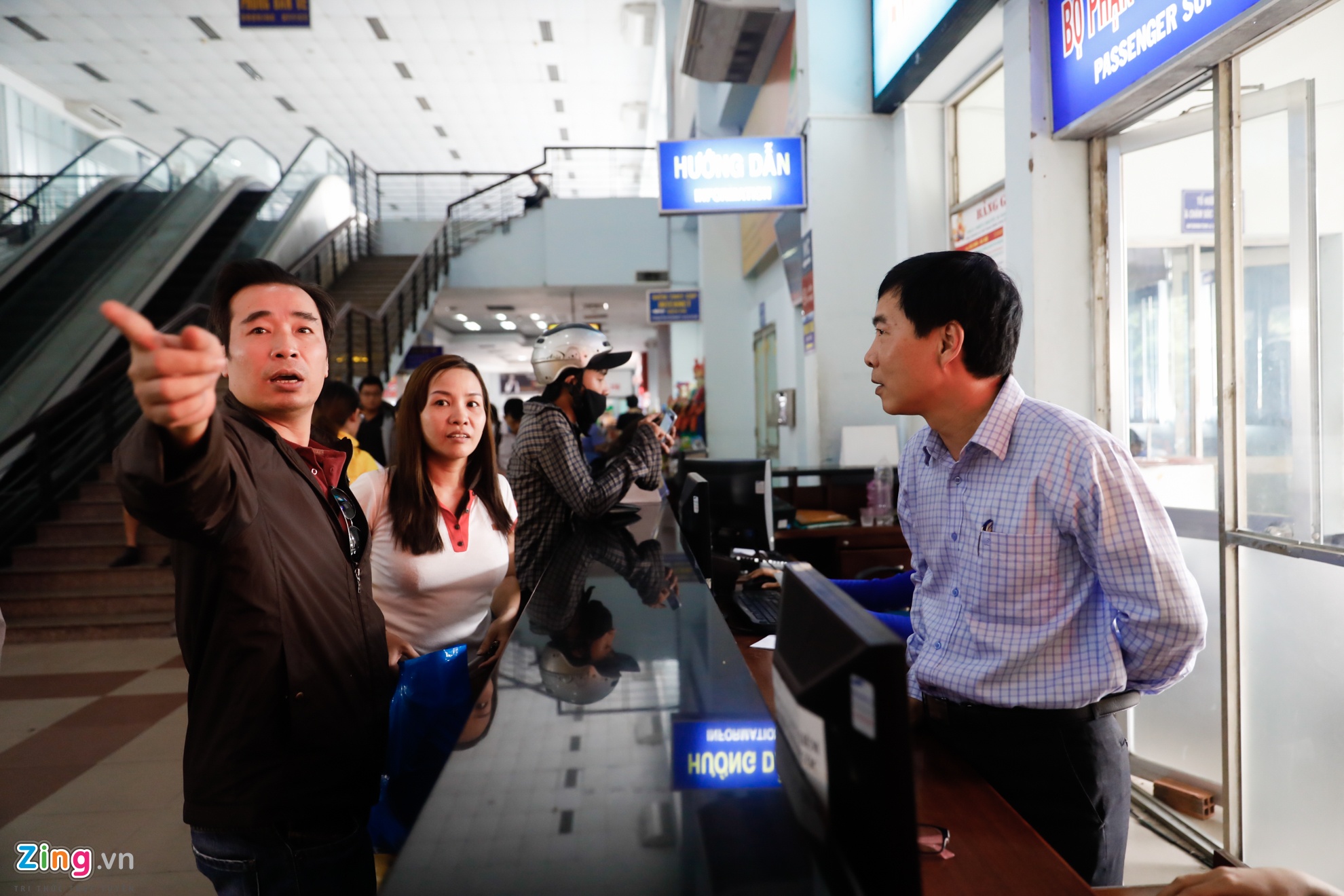 co gai tre gio tau vi ket xe anh 11