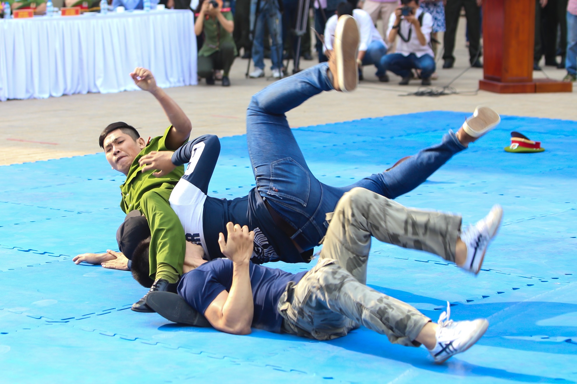 Doi canh sat hinh su dac nhiem huong Nam anh 9