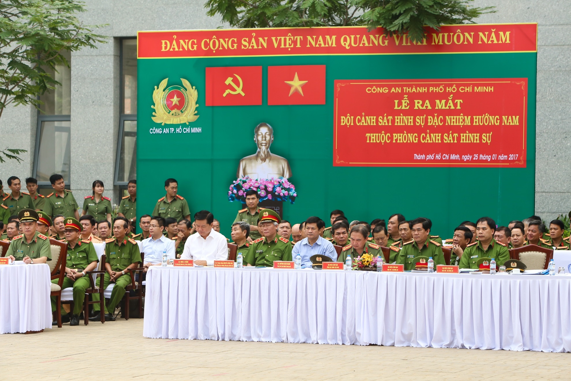 Doi canh sat hinh su dac nhiem huong Nam anh 2