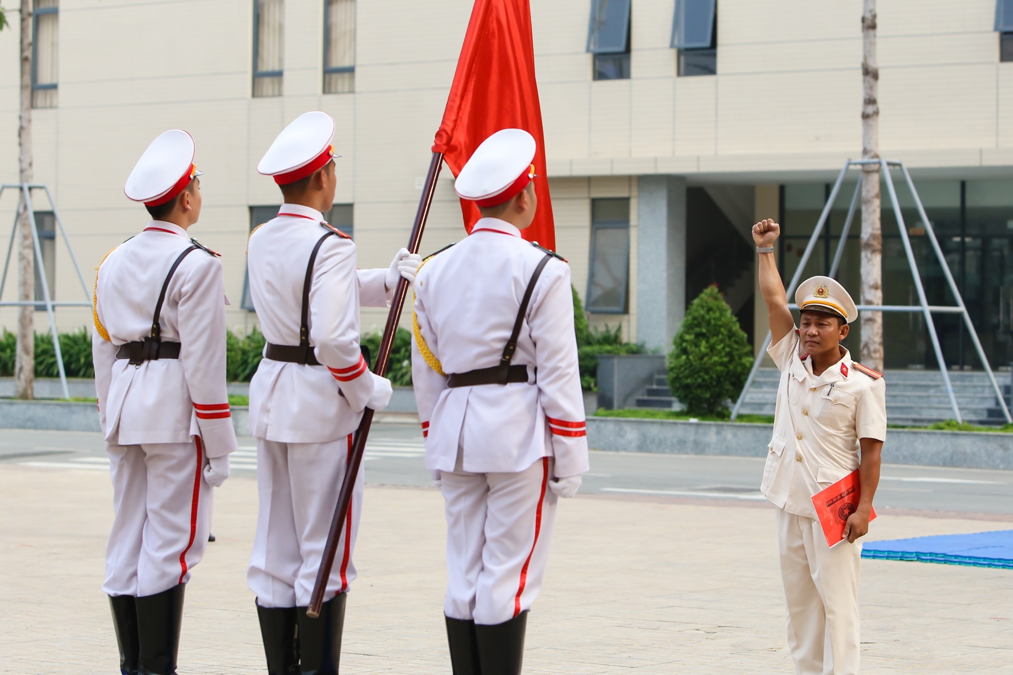 Doi canh sat hinh su dac nhiem huong Nam anh 5