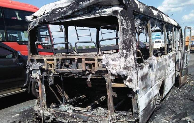 Xe khach chay tro khung anh 1