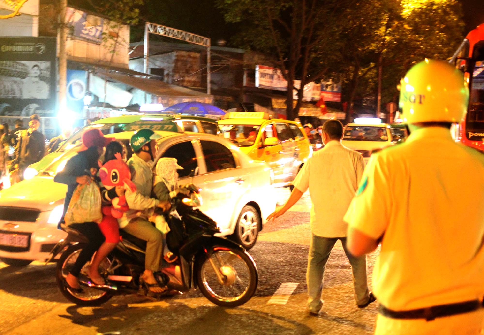 Ket xe o ben xe Mien Dong anh 4