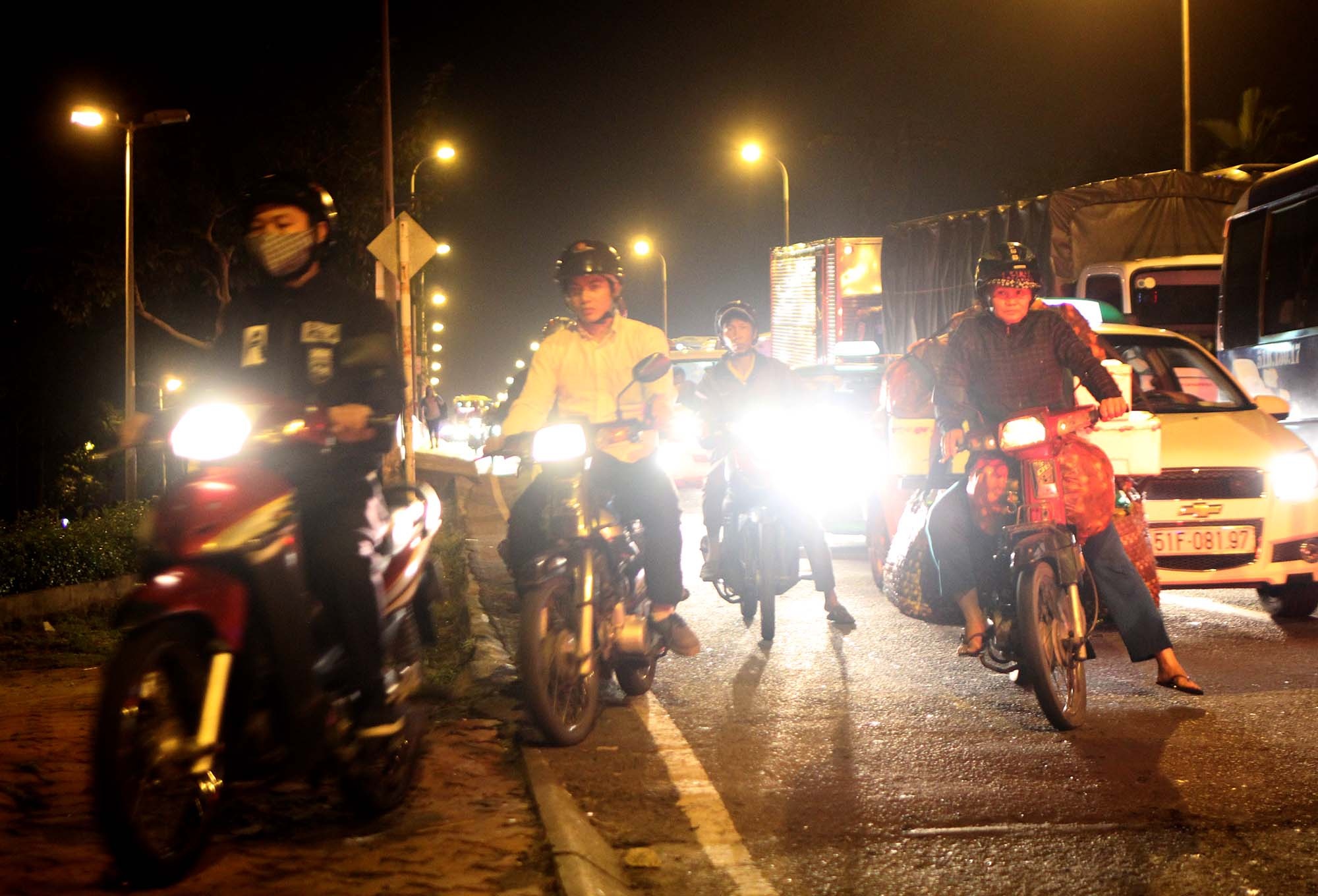 Ket xe o ben xe Mien Dong anh 7