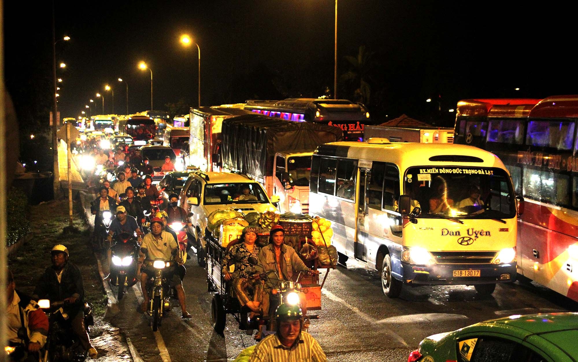 Ket xe o ben xe Mien Dong anh 9