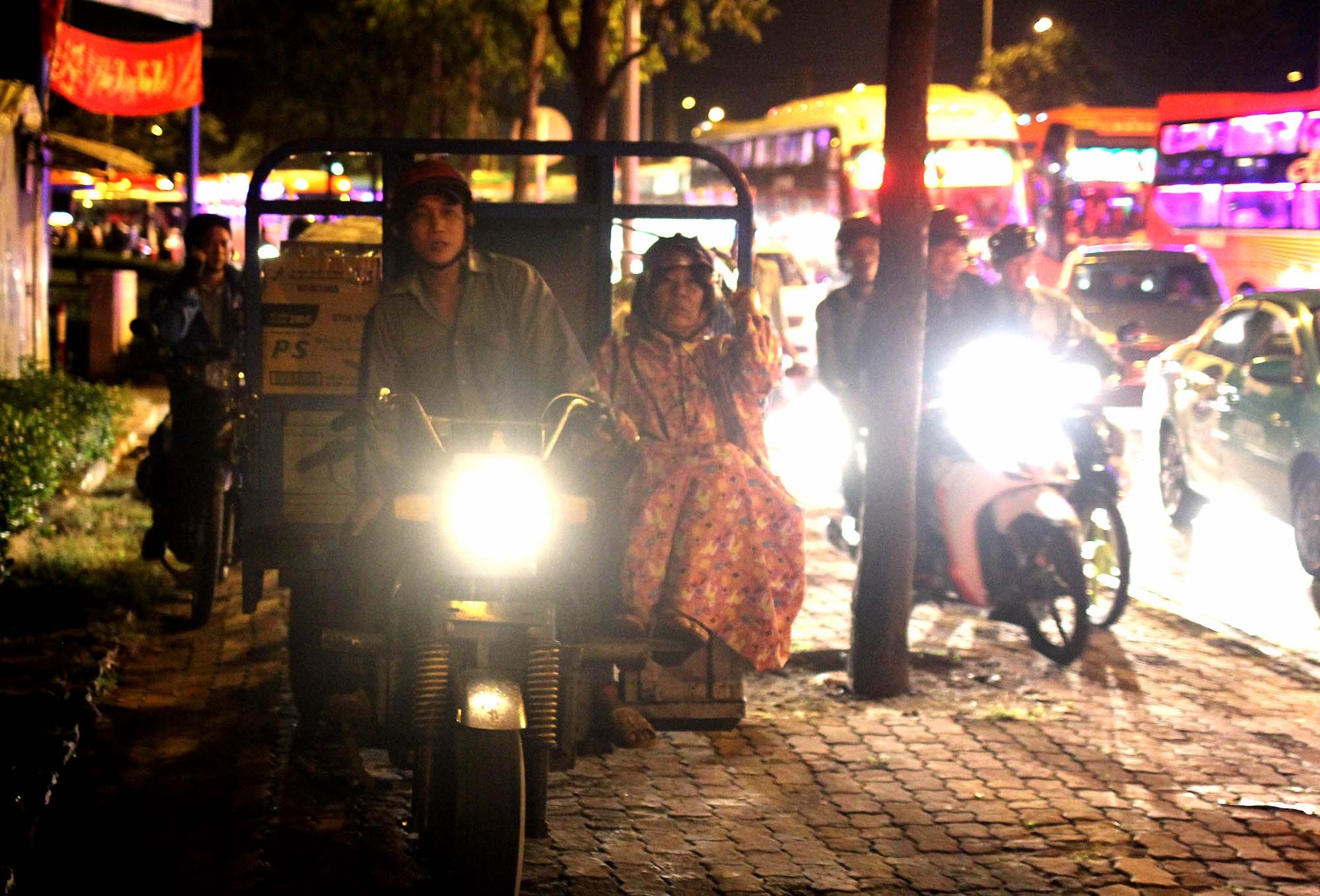 Ket xe o ben xe Mien Dong anh 6