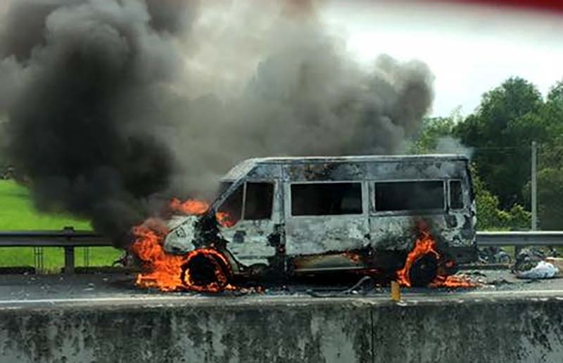 cháy xe trên cao tốc ảnh 1 chay xe tren cao toc anh 1