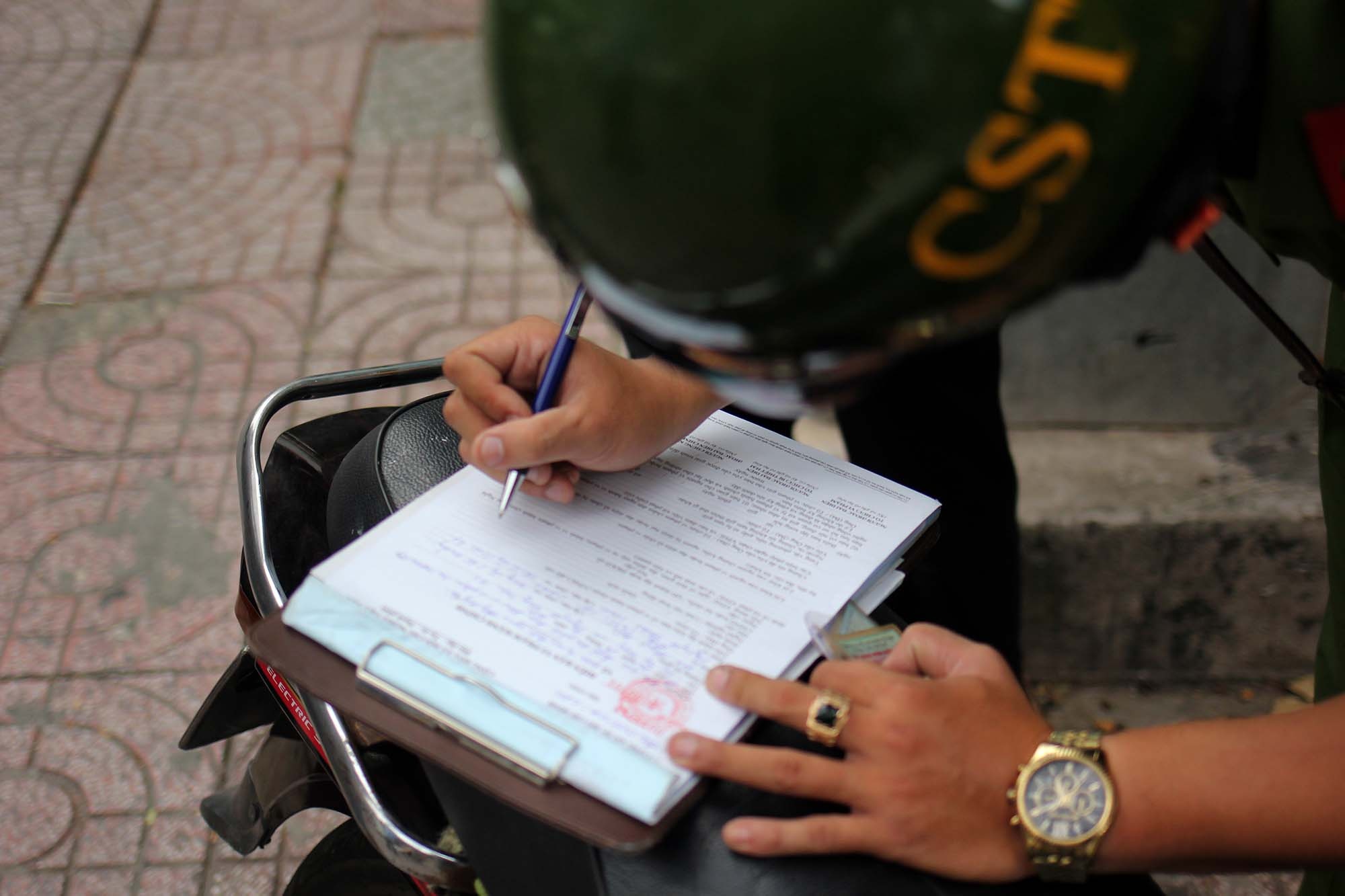 chay xe tren via he anh 10