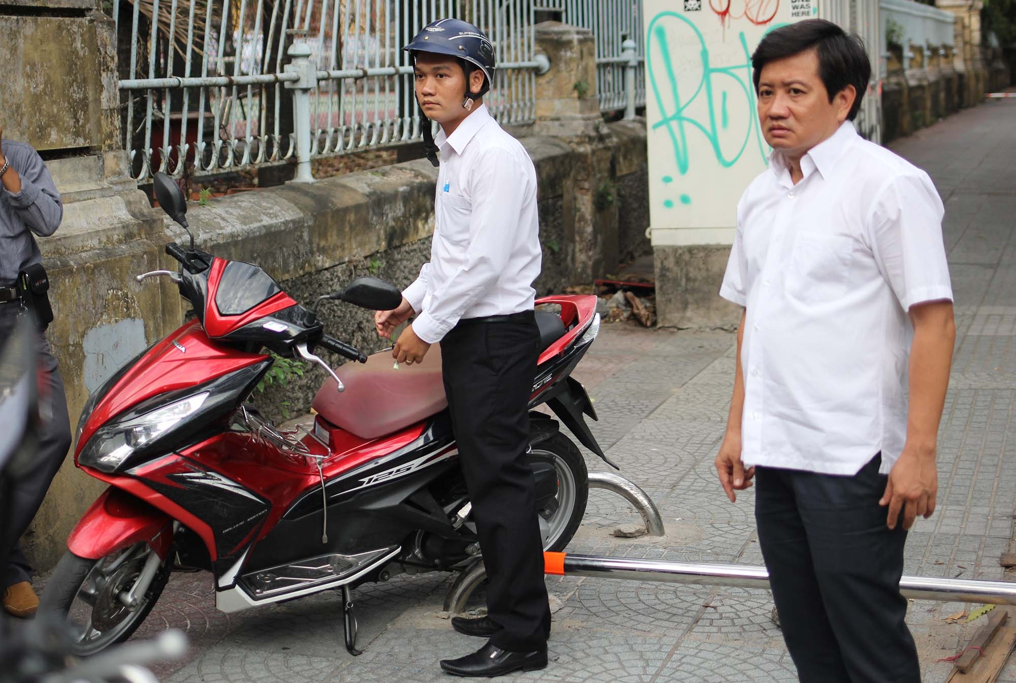 chay xe tren via he anh 6