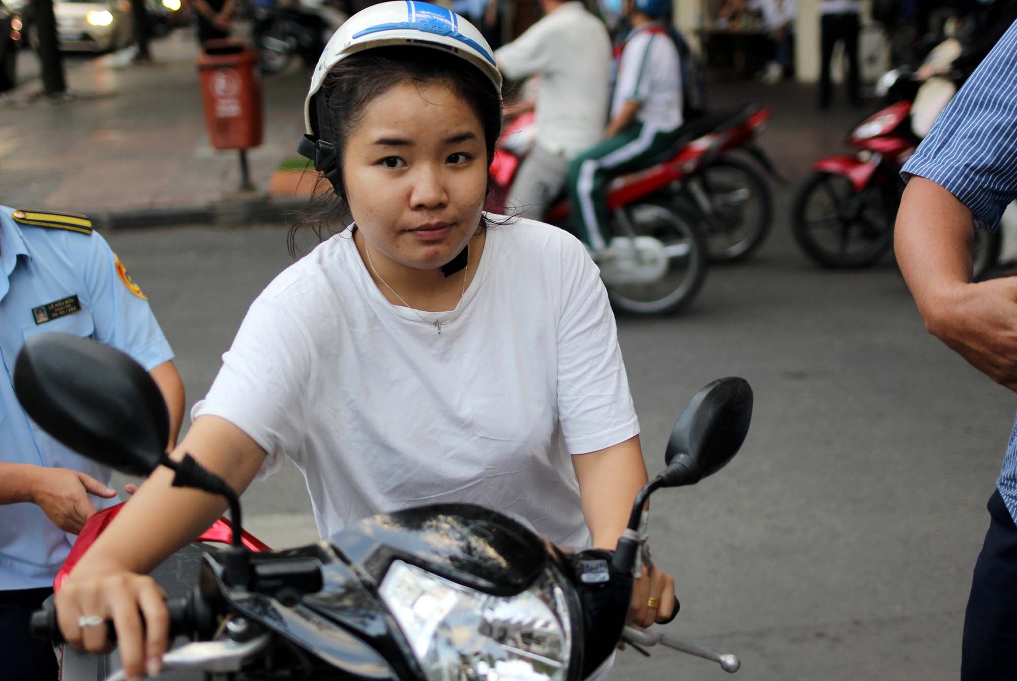 chay xe tren via he anh 3