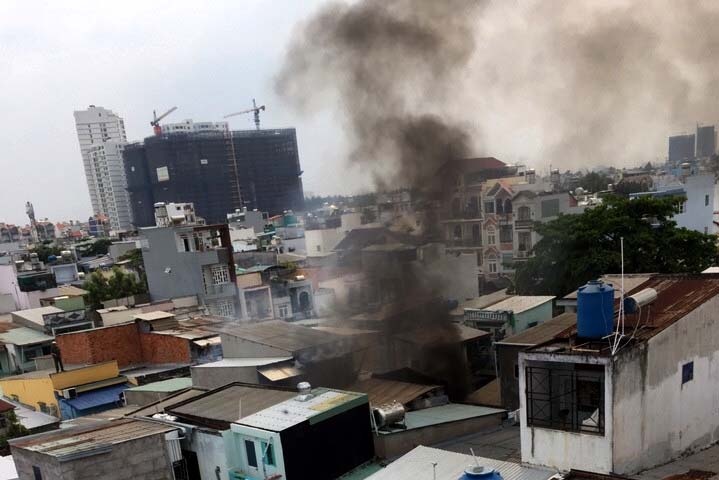Nghi mau thuan gia dinh, mot nguoi tu dot nha o Sai Gon hinh anh
