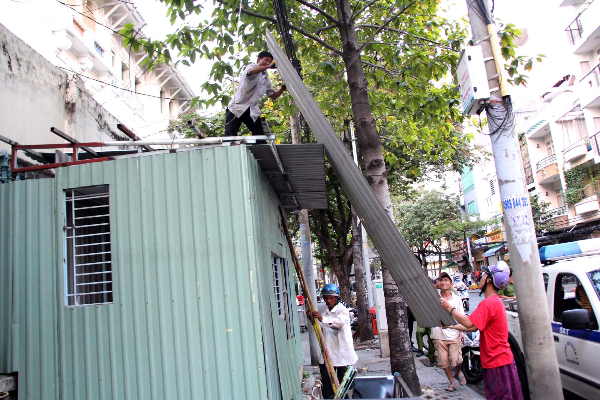 Do chot dan phong truoc khi Pho chu tich Hai di dep via he hinh anh