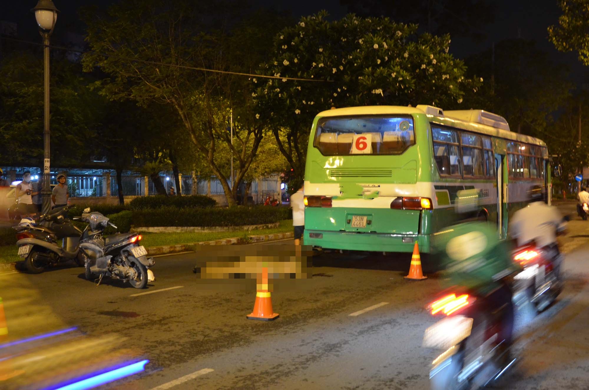 xe buyt can chet nguoi trong dem anh 1