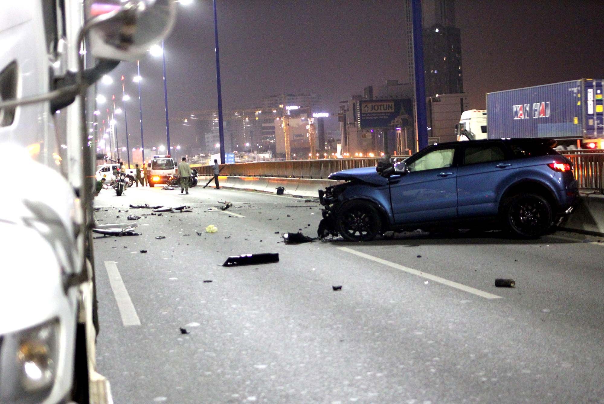 Doi trai gai vang khoi oto Range Rover sau tai nan, mot nguoi tu vong hinh anh