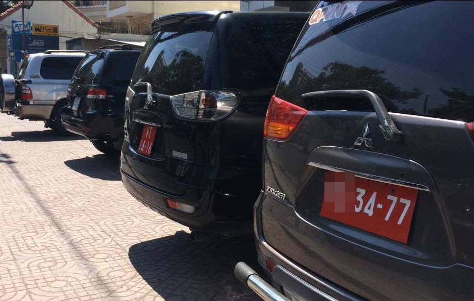 Phat 3 xe bien do dau tren via he Sai Gon hinh anh