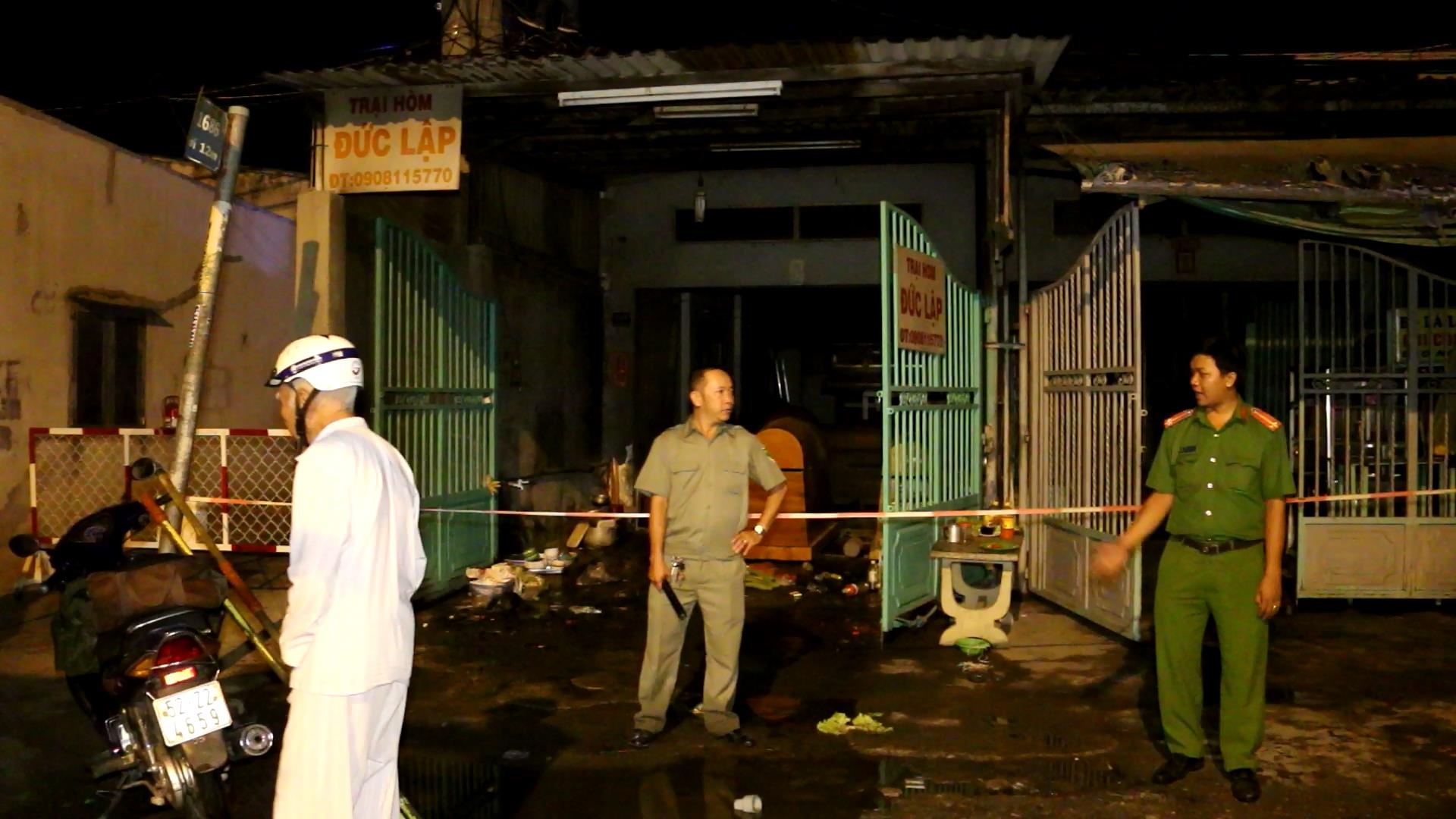 Chay cua hang kinh doanh quan tai, 4 nguoi trong gia dinh tu vong hinh anh