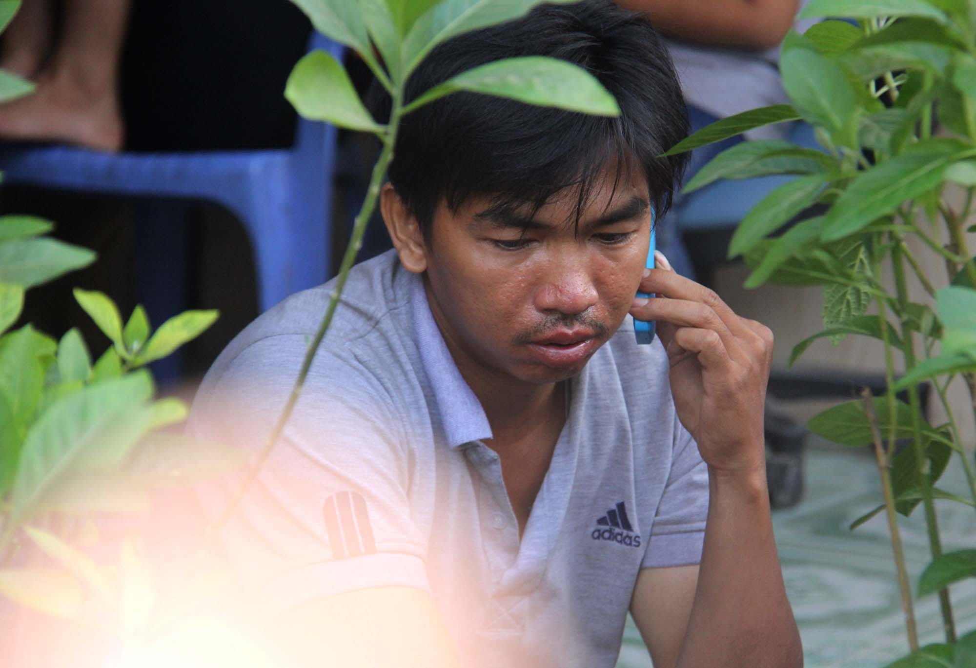 Chay o cua hang quan tai: Nguoi chong gao ten vo, con roi ngat xiu hinh anh