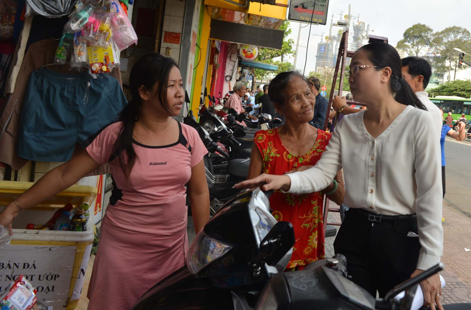 Nhieu lanh dao quan o TP.HCM truc tiep 'doi' via he hinh anh