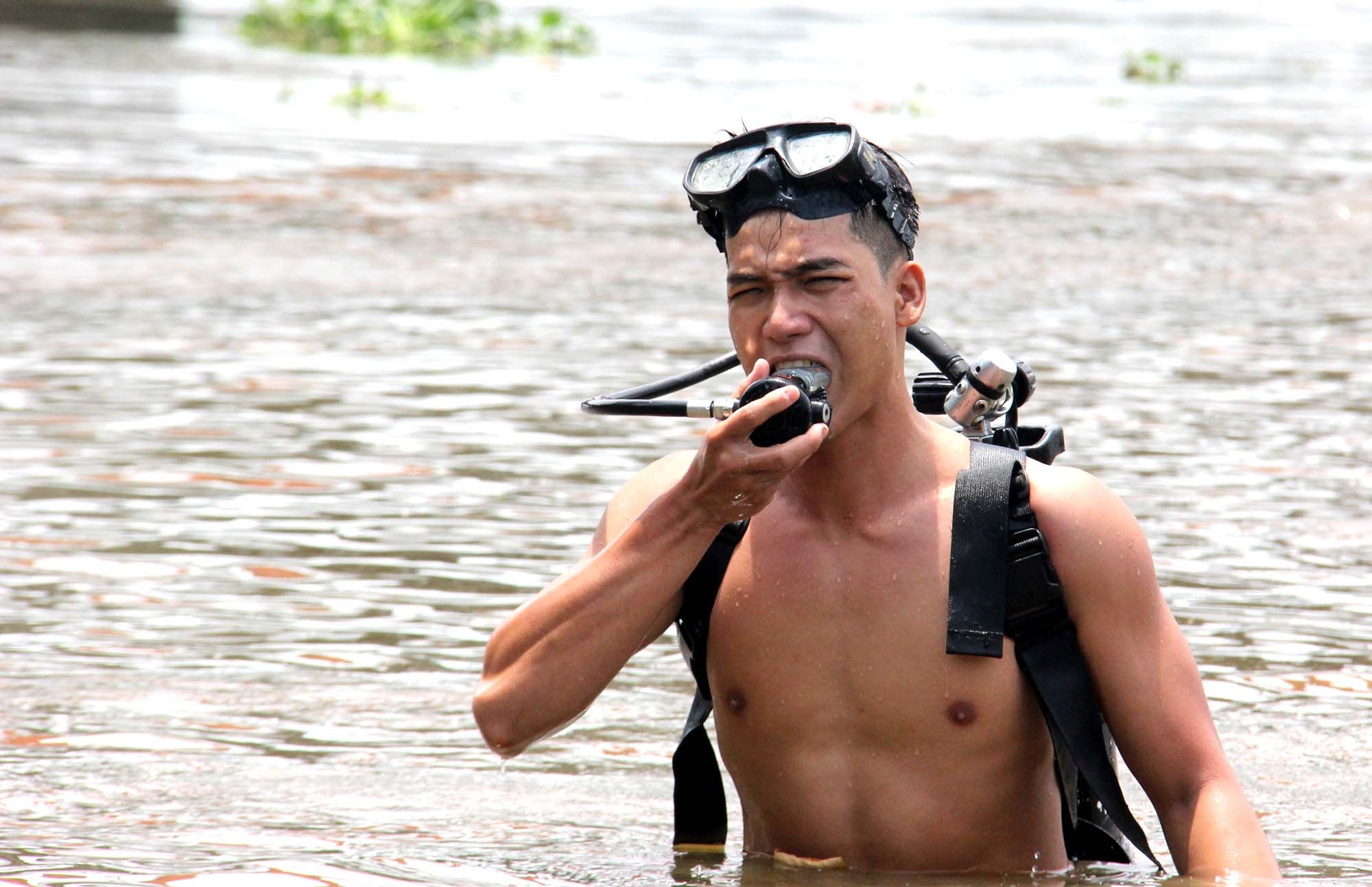 be trai duoi nuoc o sai gon anh 6