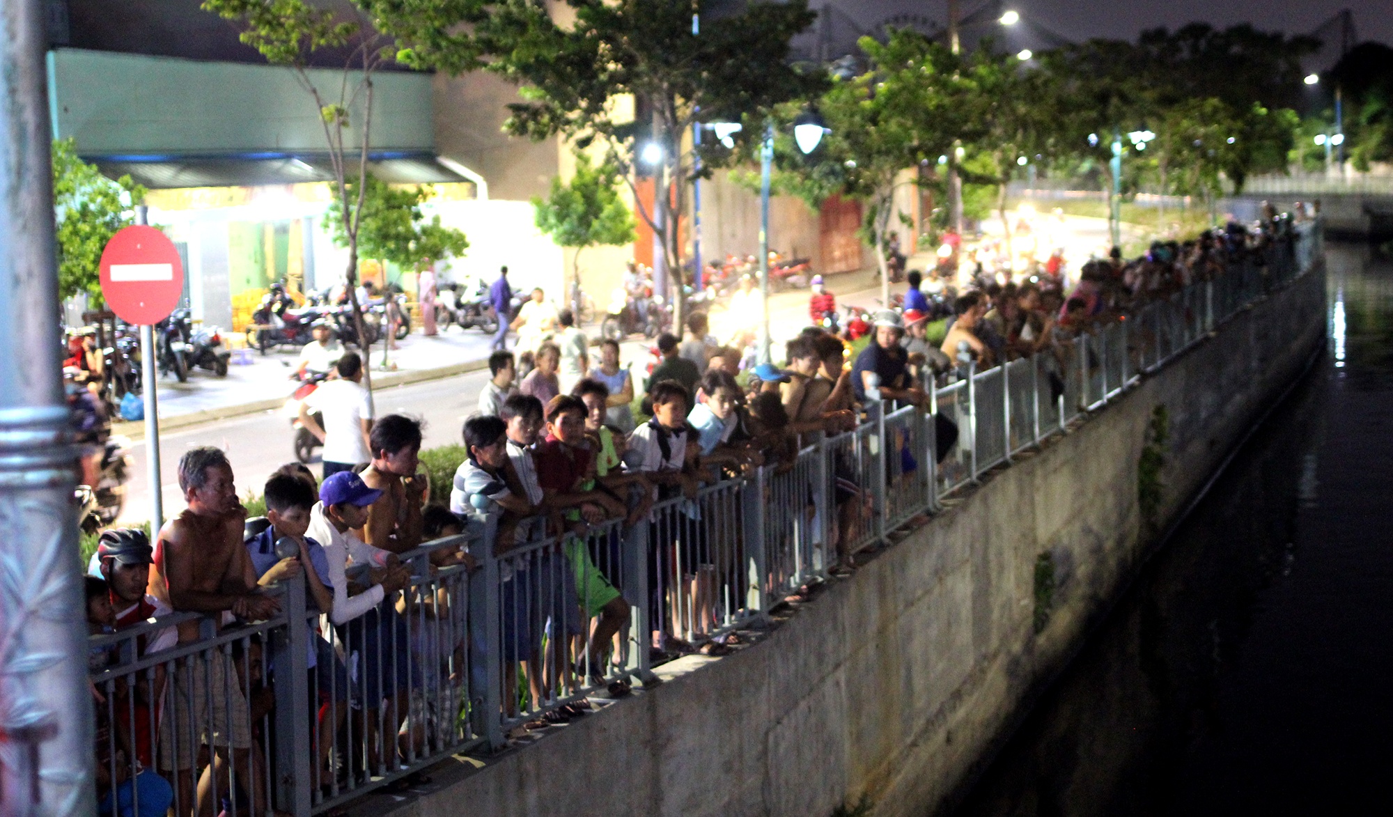 ngi can cuop nhay kenh o sai gon anh 1