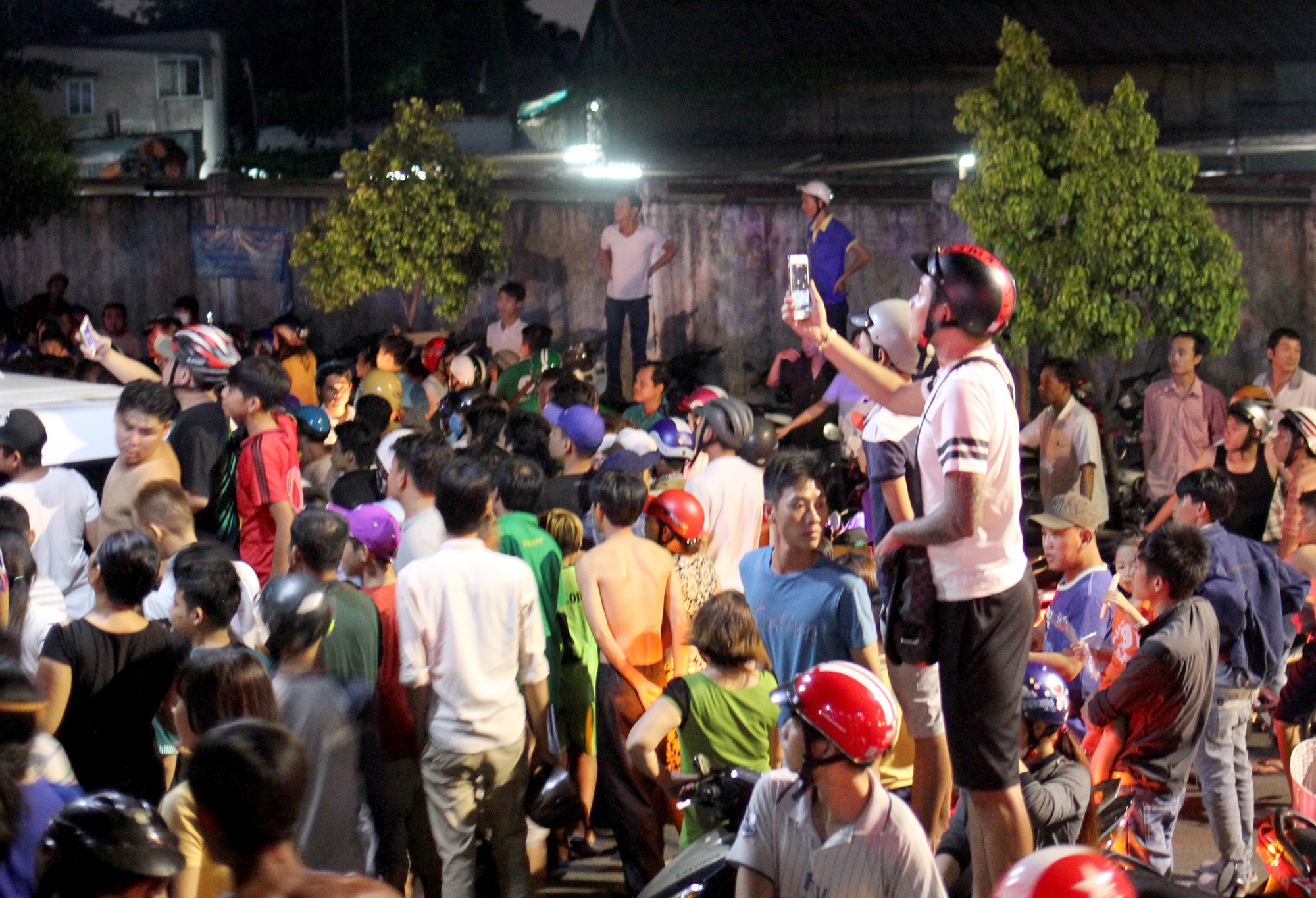 ngi can cuop nhay kenh o sai gon anh 8