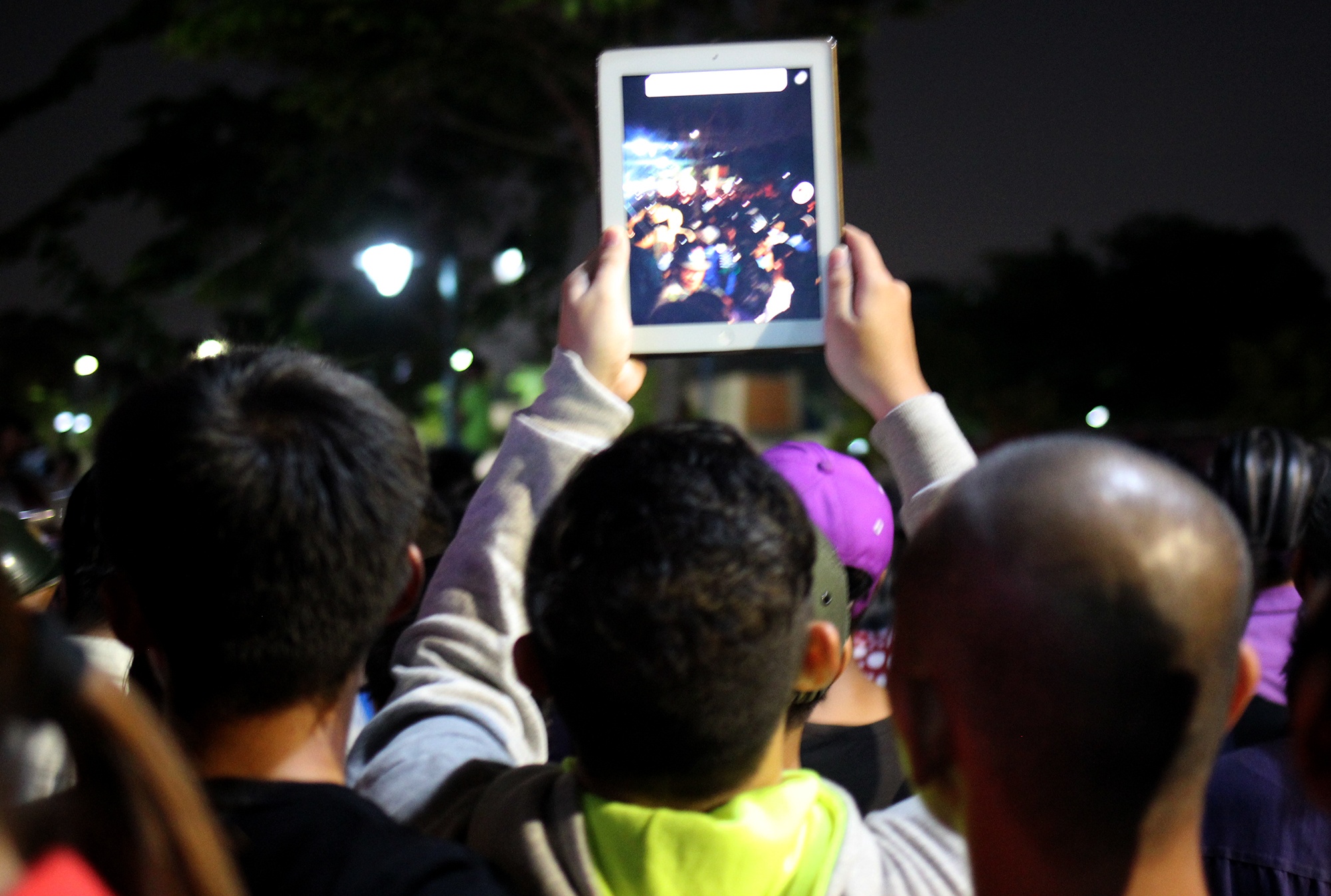 ngi can cuop nhay kenh o sai gon anh 7