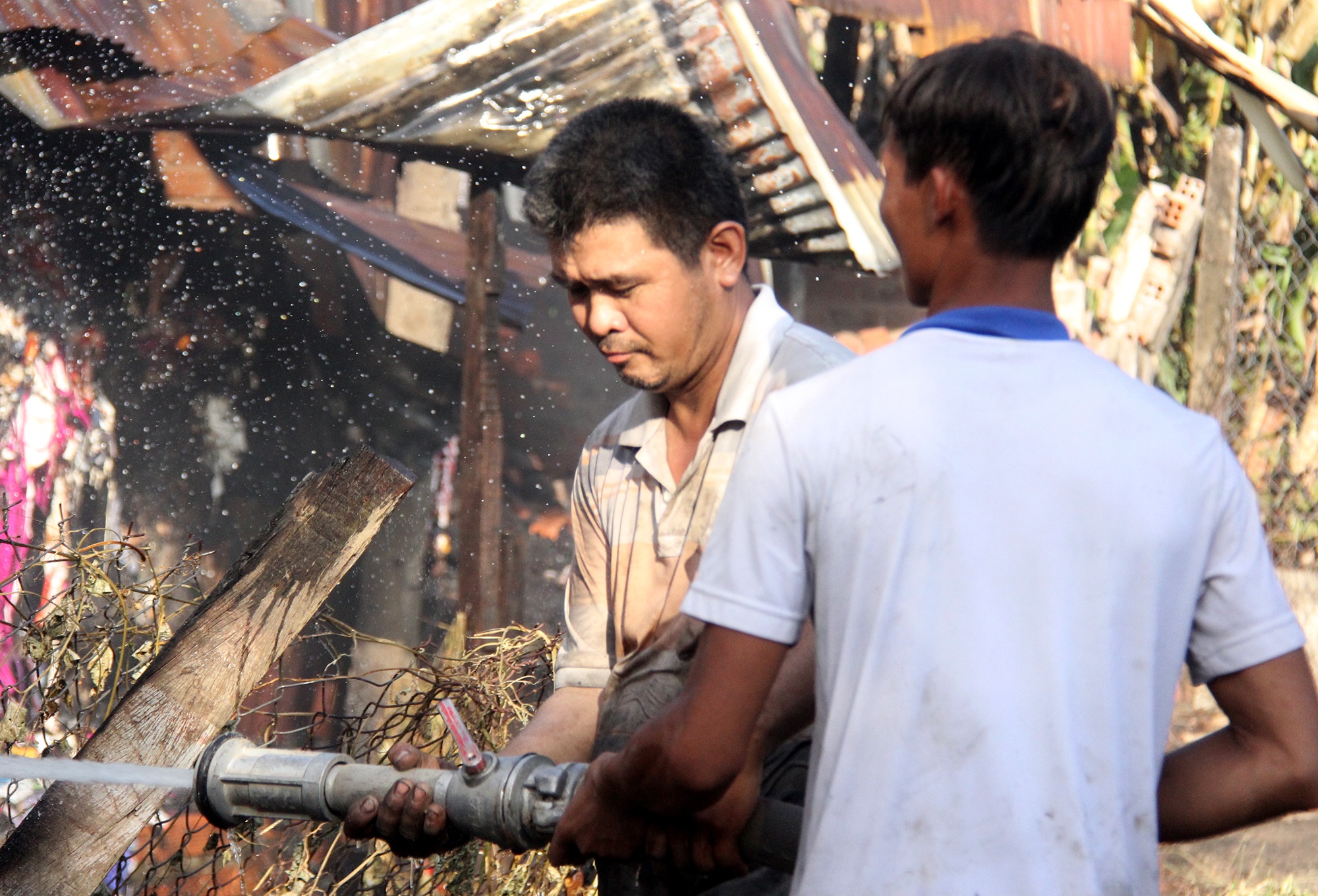 cháy vựa phế liệu ở long an ảnh 6 chay vua phe lieu o long an anh 6