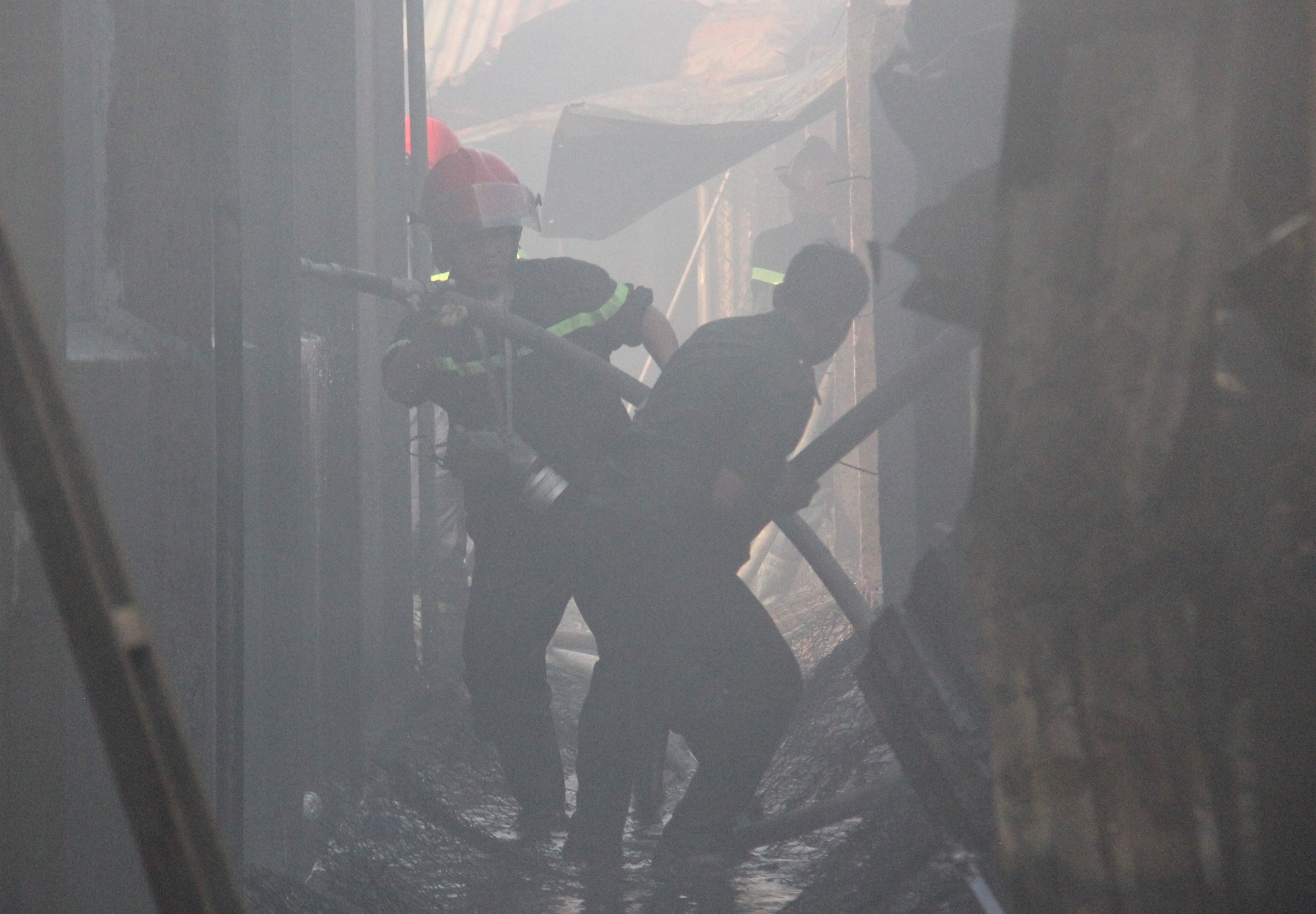 cháy vựa phế liệu ở long an ảnh 5 chay vua phe lieu o long an anh 5