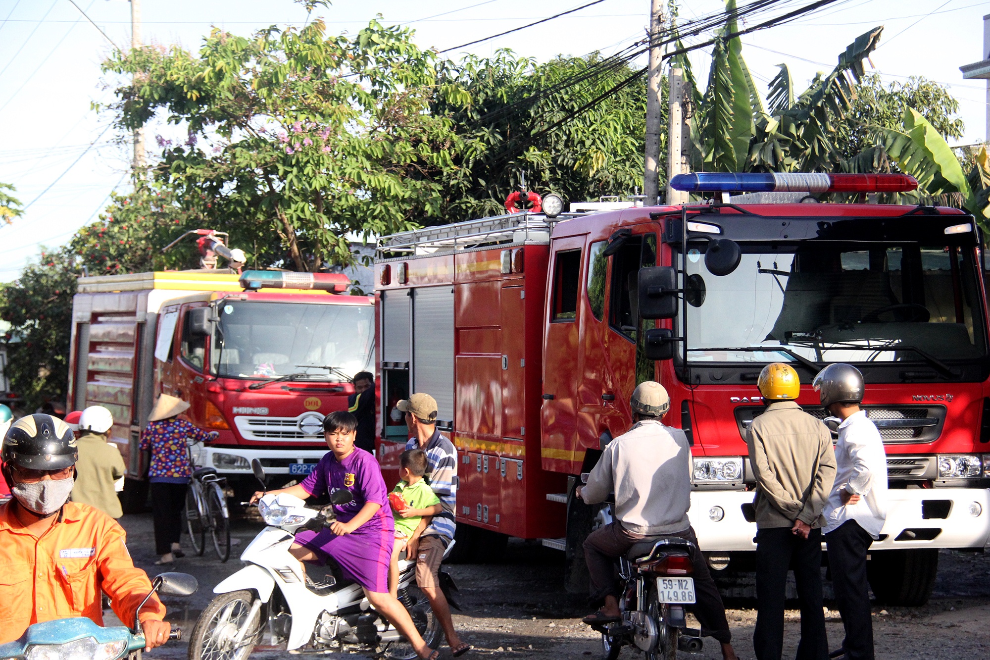 cháy vựa phế liệu ở long an ảnh 2 chay vua phe lieu o long an anh 2