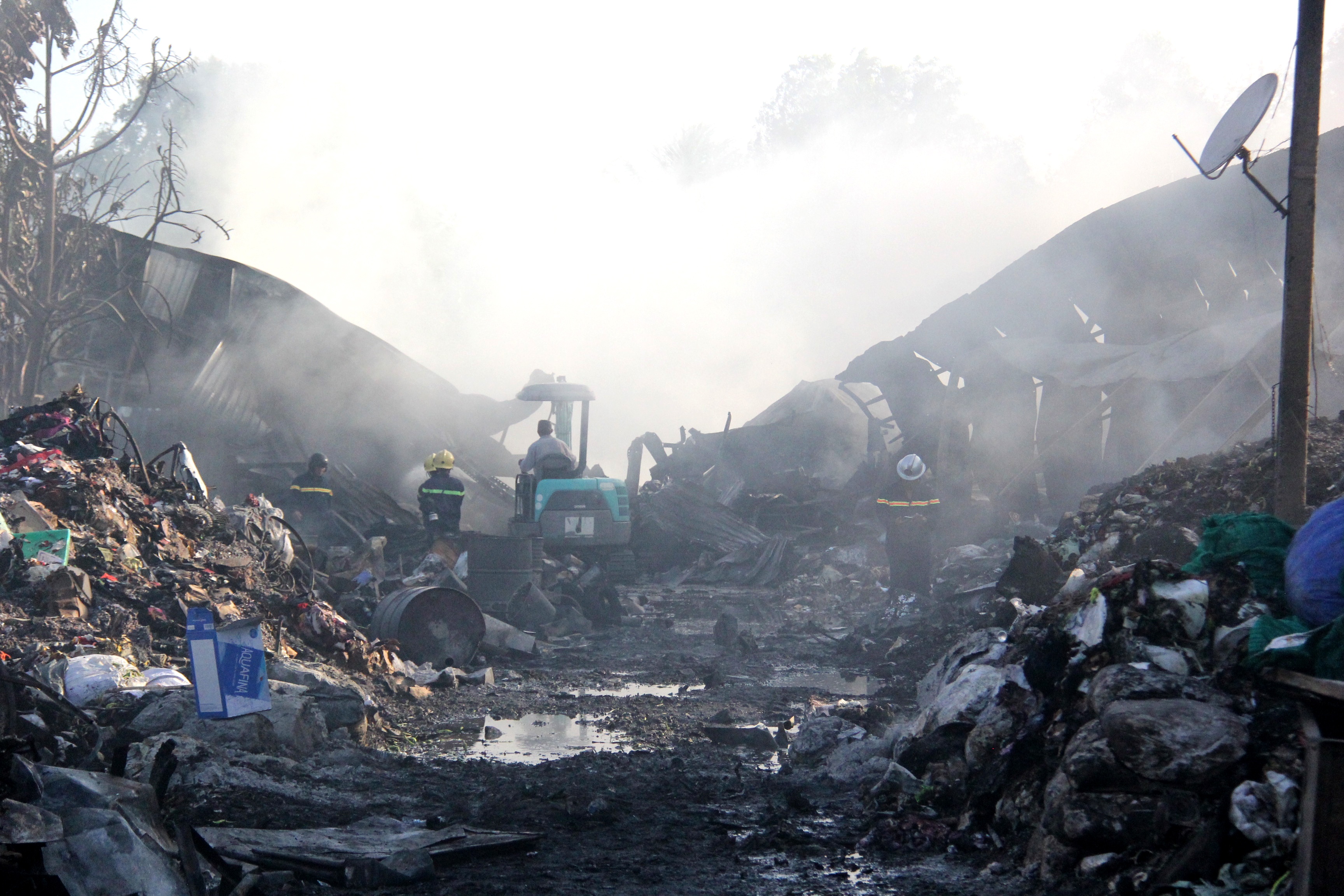 cháy vựa phế liệu ở long an ảnh 7 chay vua phe lieu o long an anh 7