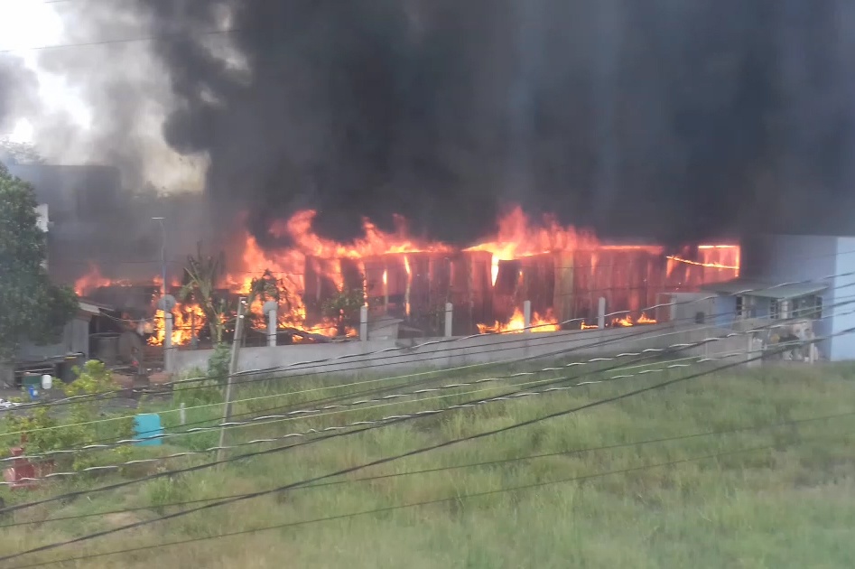 'Bien lua' bao trum vua phe lieu suot 5 gio o Long An hinh anh