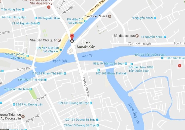 2 thanh nien roi xuong kenh tau hu anh 3